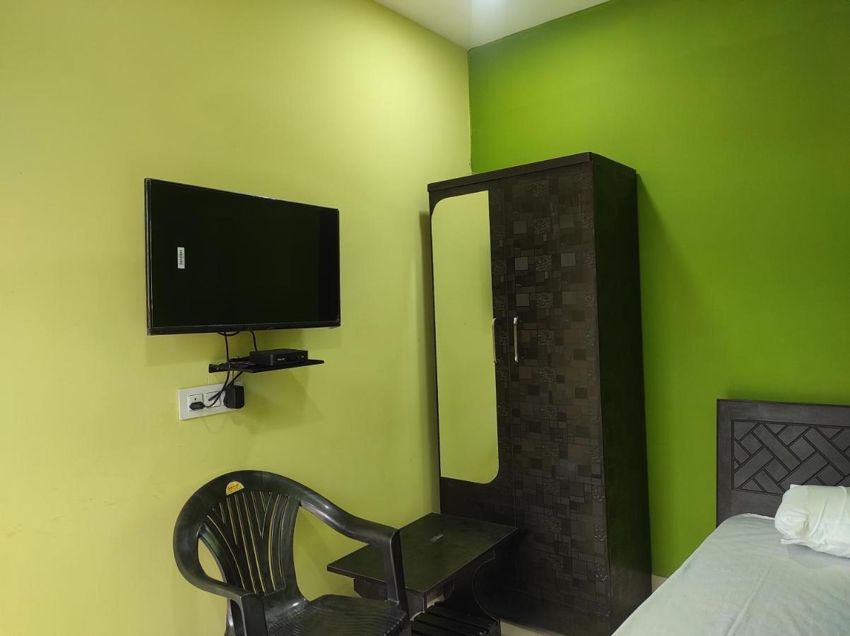 Hotel Sk Lodge Near Guwahati Airport Экстерьер фото