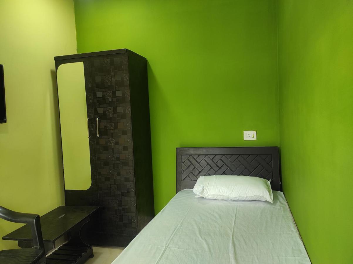 Hotel Sk Lodge Near Guwahati Airport Экстерьер фото