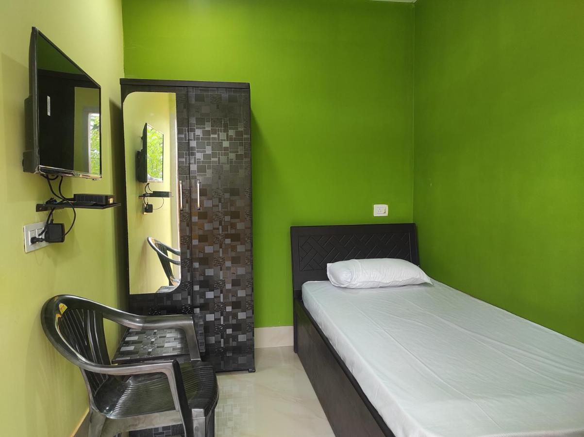 Hotel Sk Lodge Near Guwahati Airport Экстерьер фото