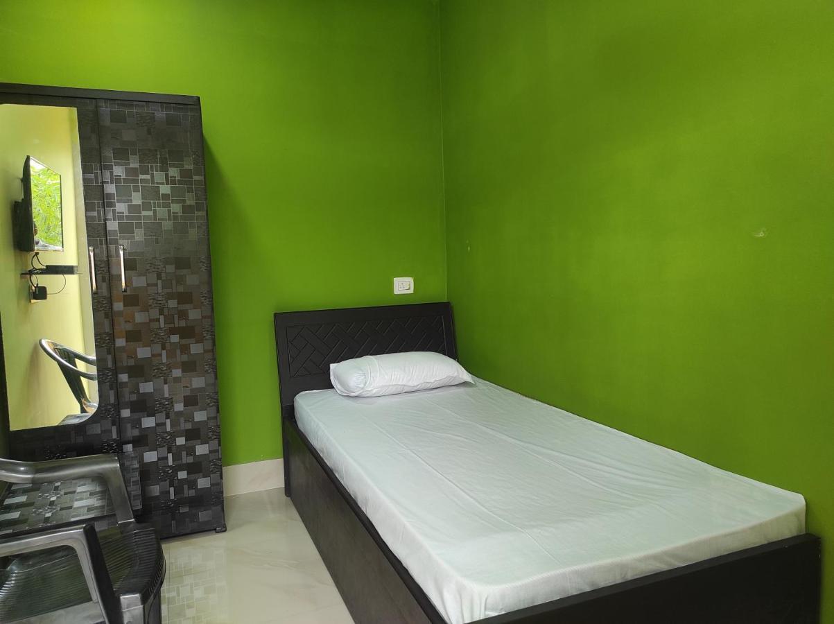 Hotel Sk Lodge Near Guwahati Airport Экстерьер фото