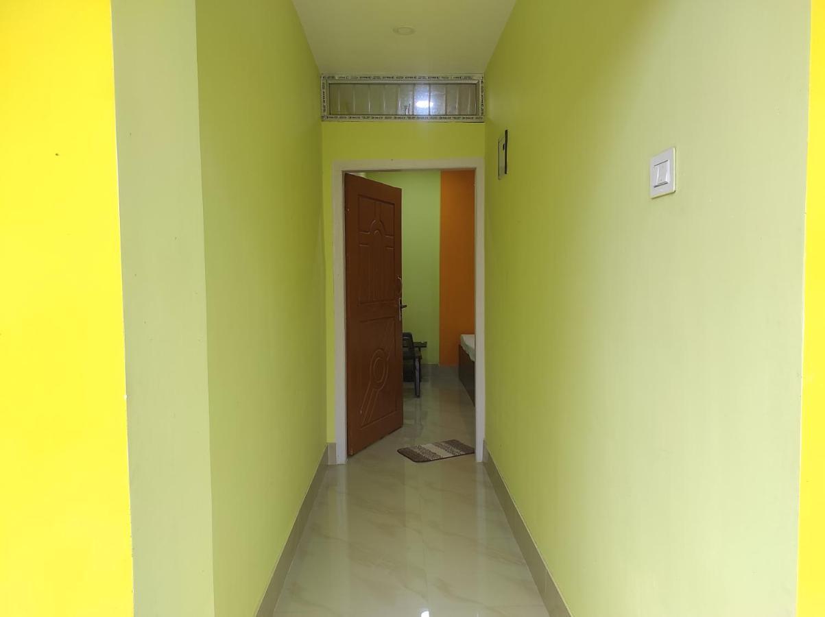 Hotel Sk Lodge Near Guwahati Airport Экстерьер фото